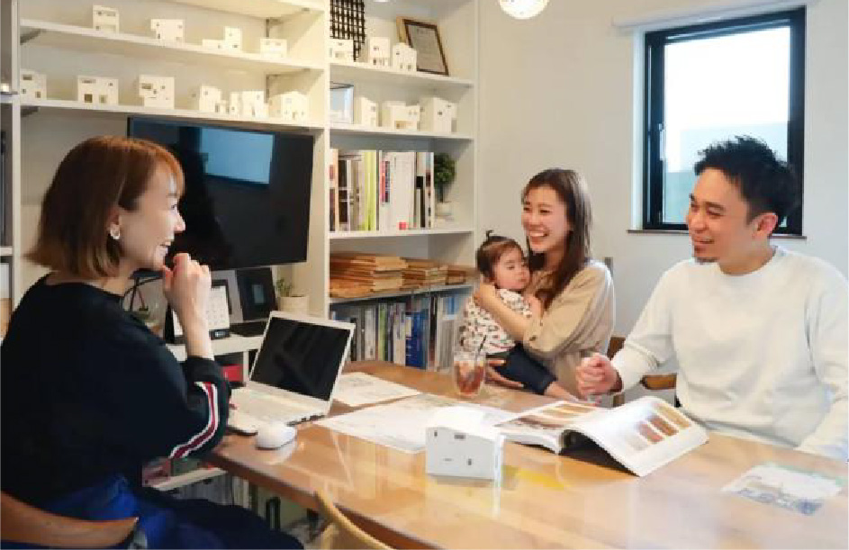 受講生同士が情報を共有している様子